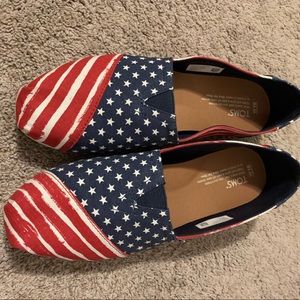 NWOT Toms Red/Navy Americana Size 10 Classics